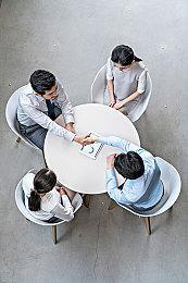 养成游戏《主播女孩重度依赖》Steam版1月21日发售